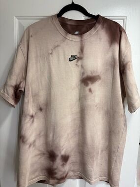 Nike Men's Beige and Brown Tie-Dye Short Sleeve Logo Tee